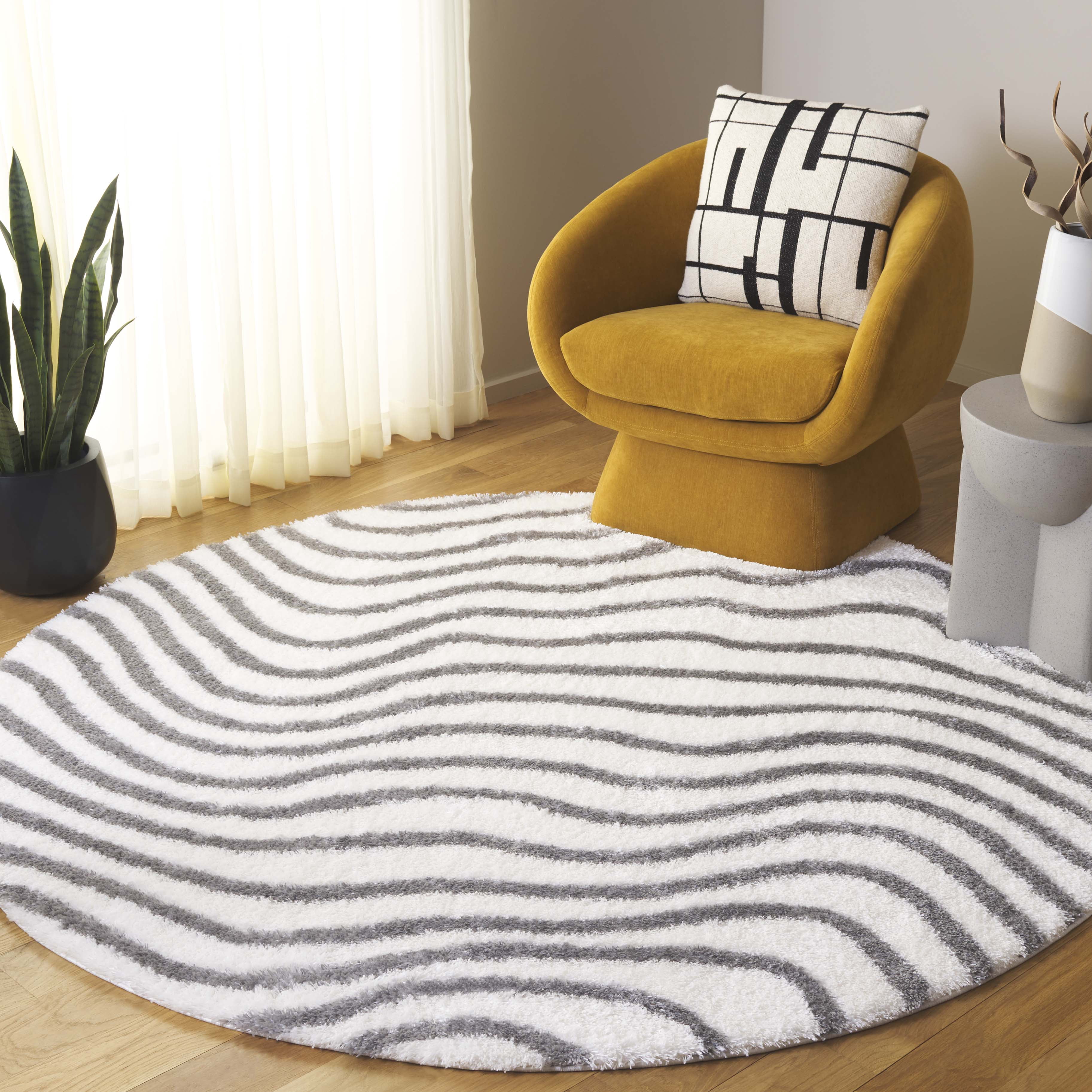 SAFAVIEH Tahoe Kuzman Abstract Shag Area Rug, Ivory/Gray, 6'7" x 6'7" Round