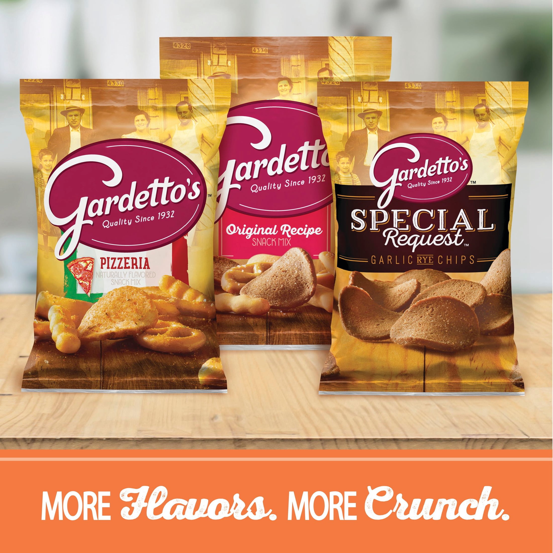 (4 pack) Gardetto's Snack Mix, Aged Cheddar, Family Size Pub and Party Mix, 14.5 oz Bag