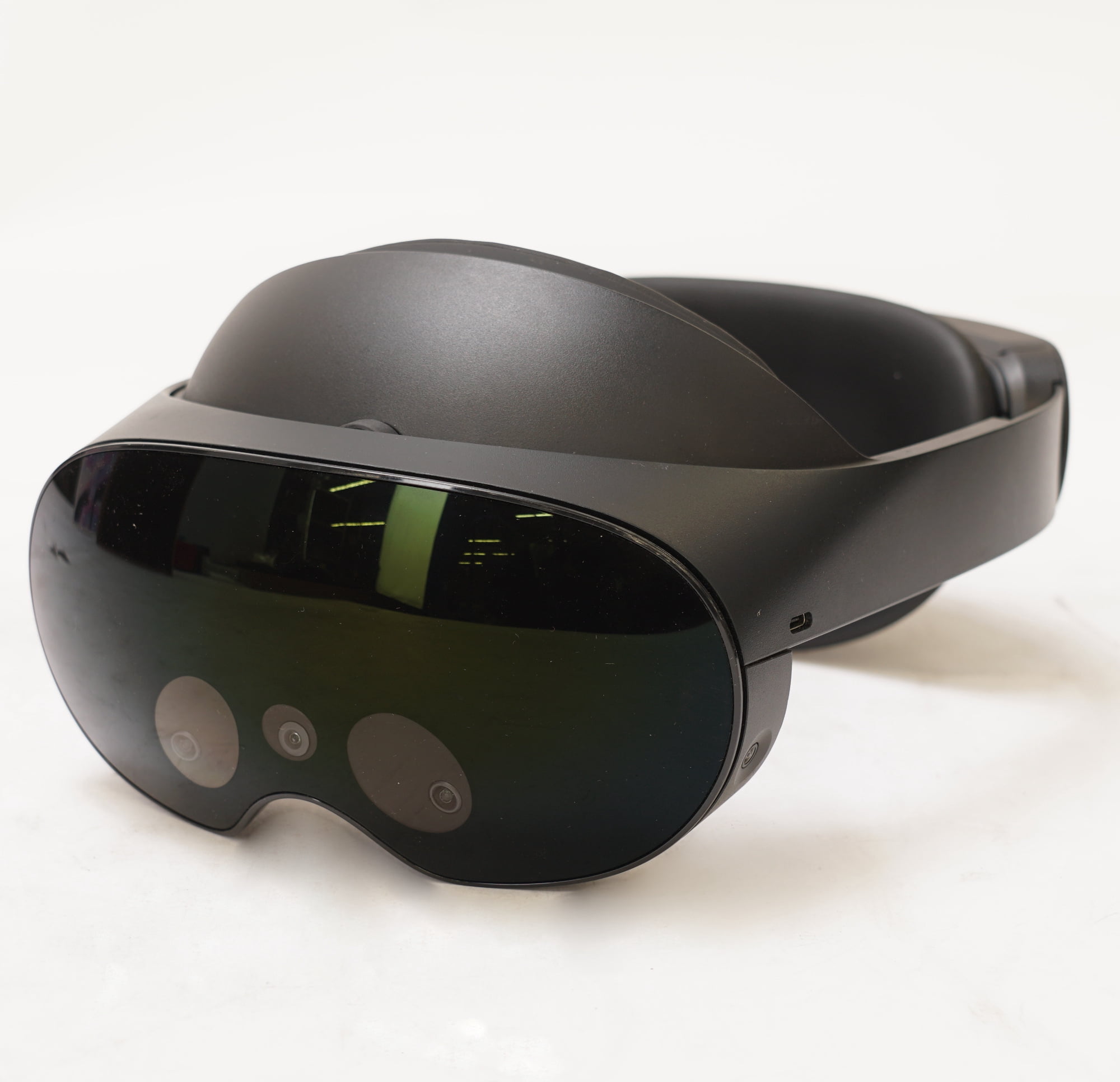 Meta Quest Pro, Premium MR/VR Headset, Ergonomic Design, 256GB