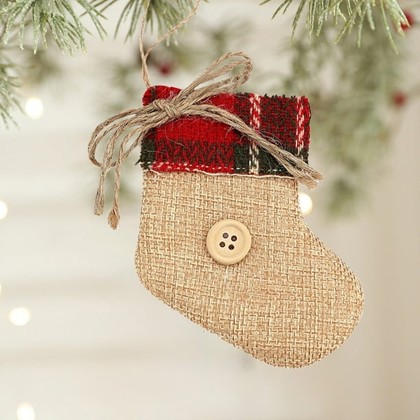 Adornos navideños de lino hechos a mano | Colgantes festivos con formas festivas | Decoración de tela a cuadros rojos con botones | Conjunto de diseños variados para decoración navideña