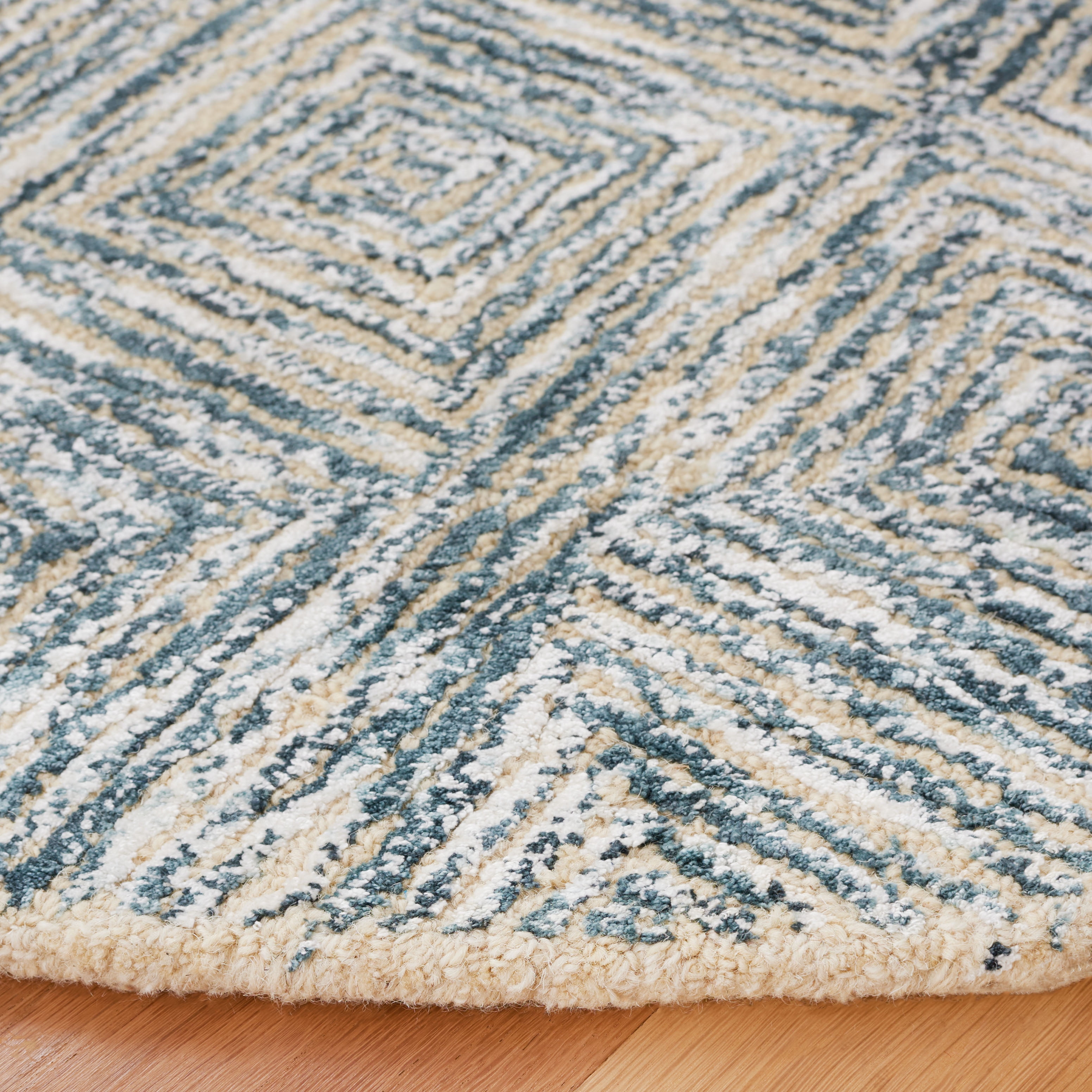 SAFAVIEH Soho Deandre Abstract Area Rug, Ivory/Green, 6' x 6' Round