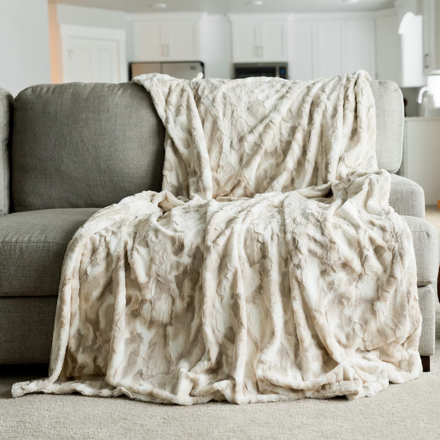 Htooq Oversized Throw Blanket