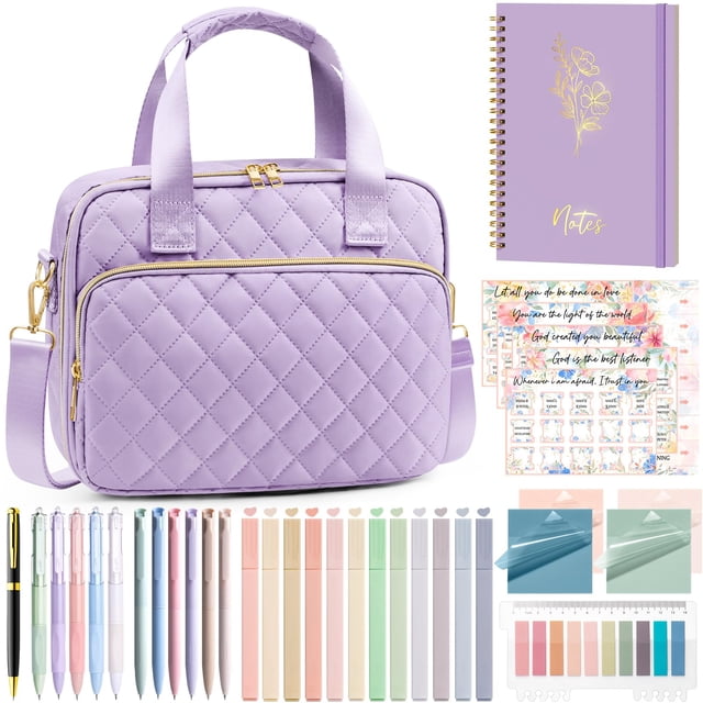 kit organizador de bolsas acolchadas floe de bible cover, 30 x 22 x 7 cm Multicolor — funda acolchada FLOE, predominantemente lila, con patrón de rombos, asas superiores, correa de hombro extraíble y cremalleras doradas; acompañada de un cuaderno A5 espiral lila, rotuladores y bolígrafos multicolores, pestañas bíblicas y notas adhesivas, ideal para organizar Biblia, cuaderno y accesorios de estudio bíblico.