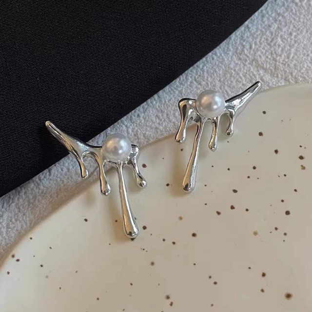 Woman Asymmetric Diamond Love Metal Chain Earrings Christmas, GiftPearl Lava