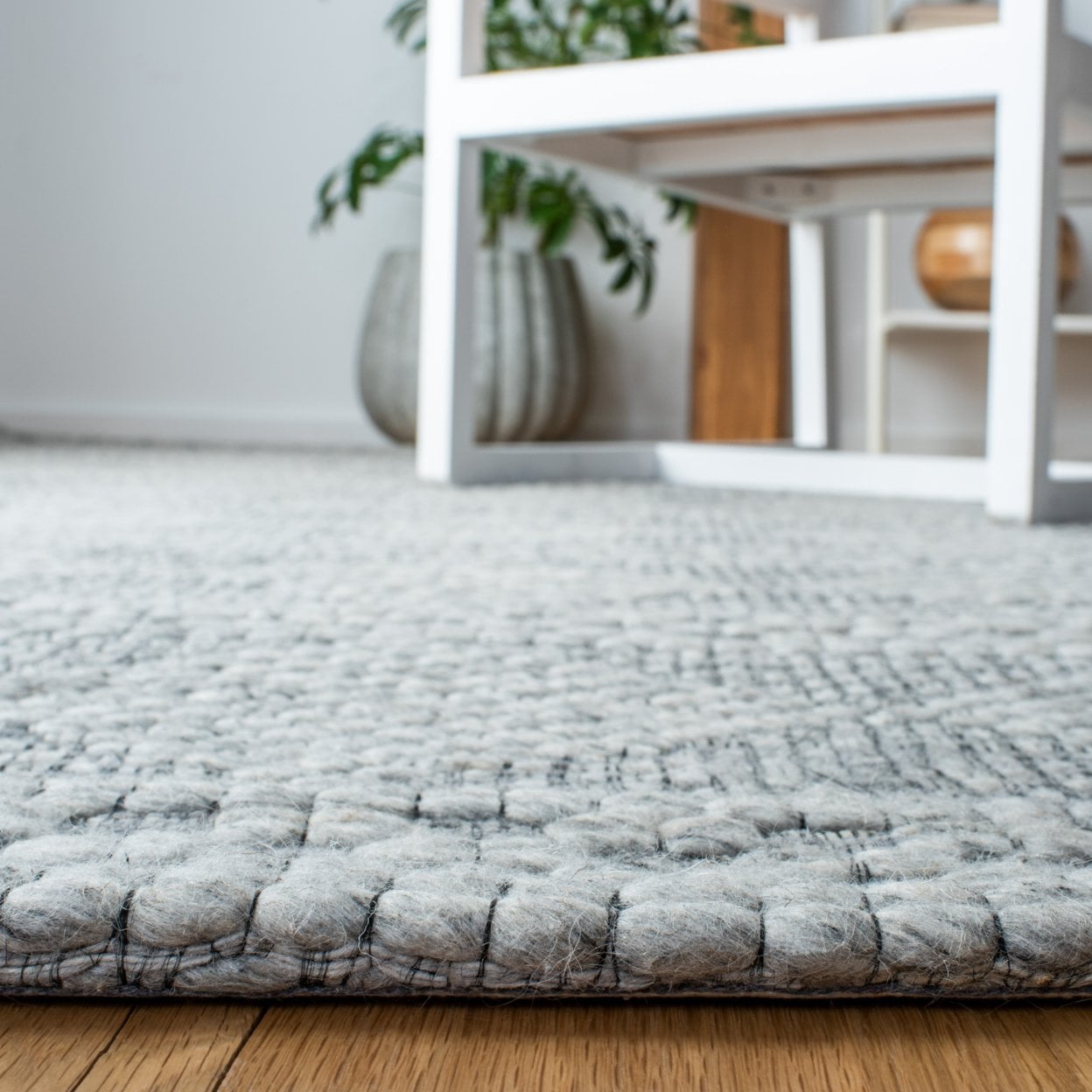 SAFAVIEH Marbella Matilda Diamond Area Rug, Silver/Grey, 4' x 6'