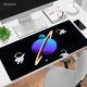 thumbnail image 1 of Alfombrilla de ratón negra de Anime astronauta, tapete de escritorio para ordenador portátil, suave, antideslizante, alfombrilla de ratón Kawaii, 900x400 LIUWENJING unisex, 1 of 2