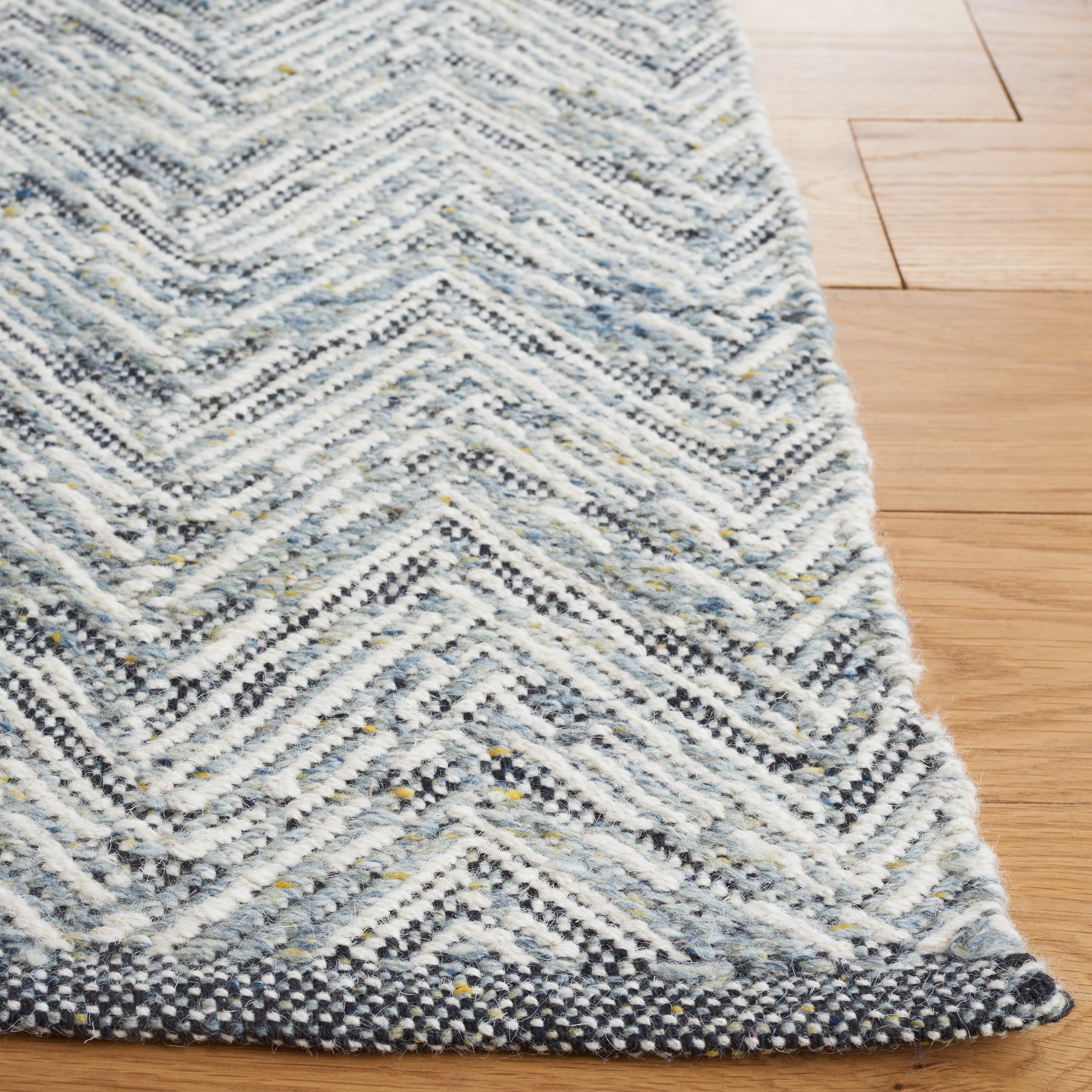 Safavieh Kilim Rothesay Chevron Wool Area Rug, Gray, 4' x 6'