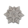 thumbnail image 1 of Molde para tartas Nordic Ware, diseño de copos de nieve, aluminio fundido, antiadherente, 1 of 9