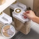 thumbnail image 5 of Recipiente hermético para arroz con taza medidora y pico de vertido - Caja blanca de cocina de 5,3L para cereales, pasta, harina y pienso seco, 5 of 7