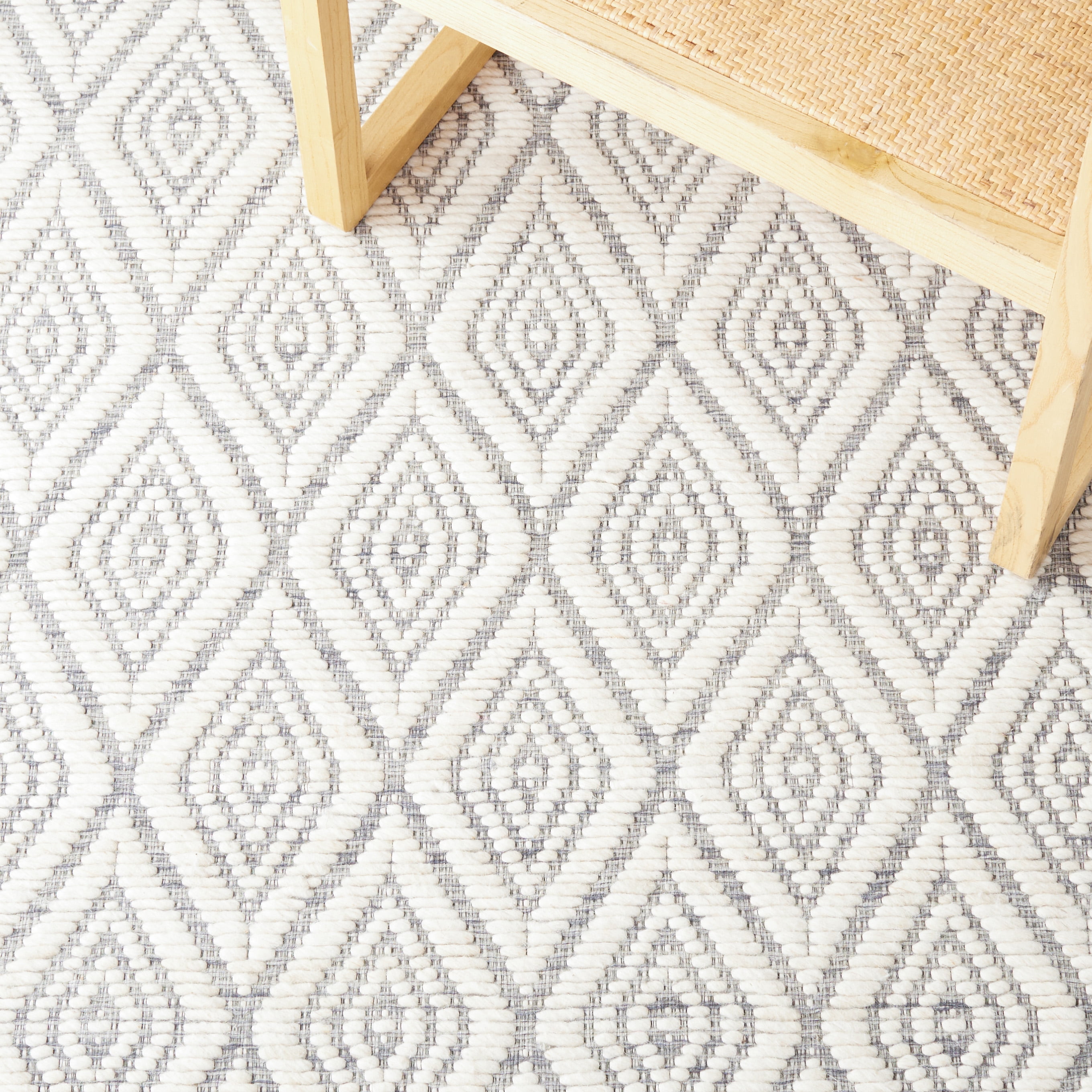 SAFAVIEH Marbella Winston Diamond Area Rug, Grey/Ivory, 6' x 6' Square