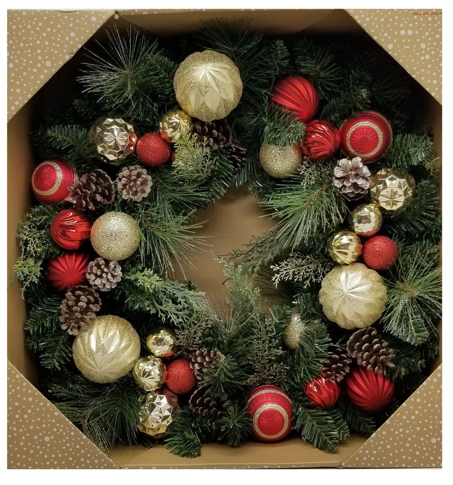 CG Hunter Holiday 30" Wreath Decorated with Pine Cones, Ornament