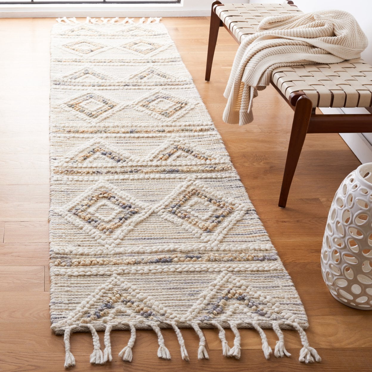 SAFAVIEH Natura Chloe Southwestern Area Rug, Ivory/Grey, 5' x 8'
