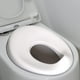 thumbnail image 4 of Asiento para niños pequeños. Se adapta a inodoros redondos y ovalados. Tiene gancho de almacenamiento. Ahorra espacio. gris, 4 of 7