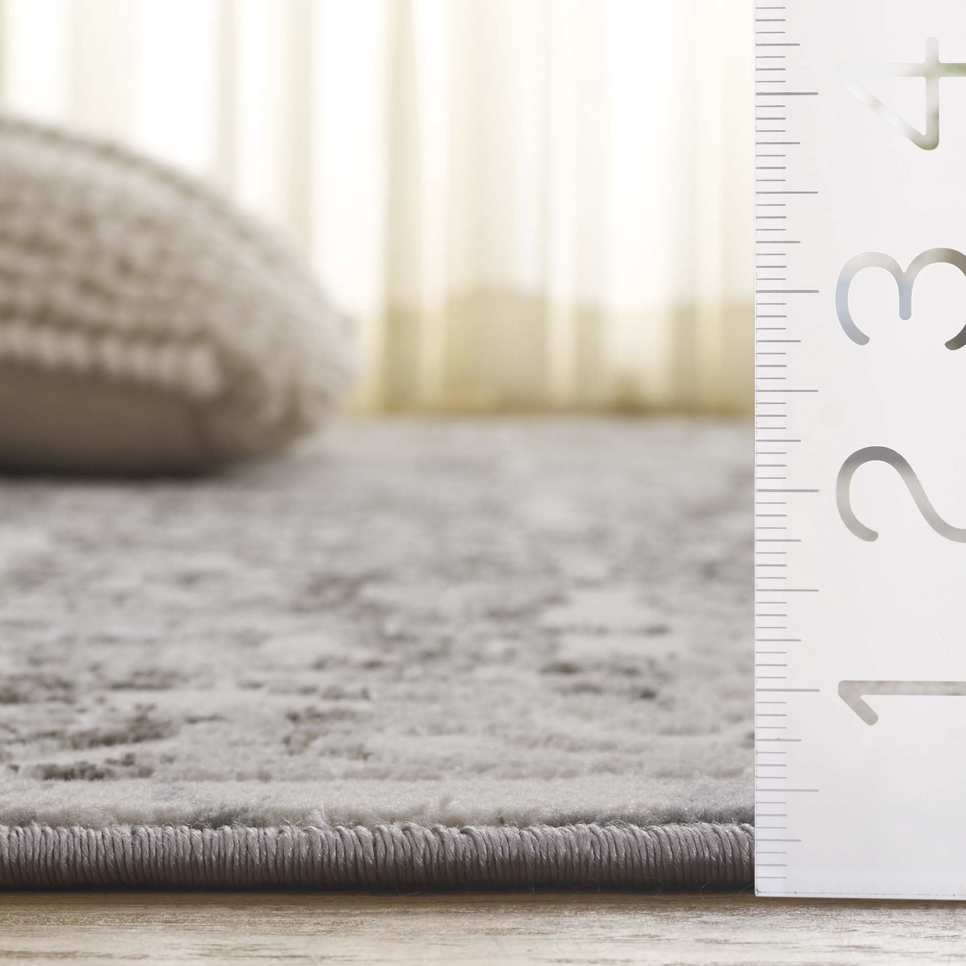 SAFAVIEH Orchard Madeline Oriental Polyester Area Rug, Gray/Silver, 6'7" x 6'7" Square