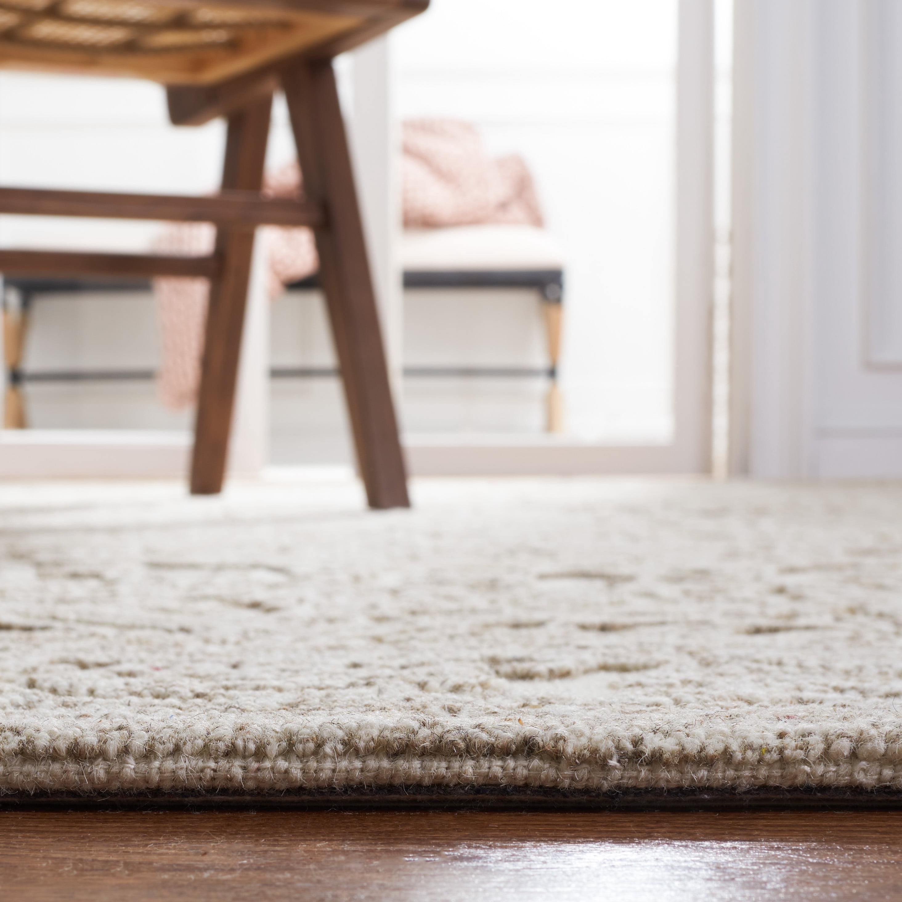 SAFAVIEH Trace Donna Floral Area Rug, Ivory/Natural, 6' x 6' Square