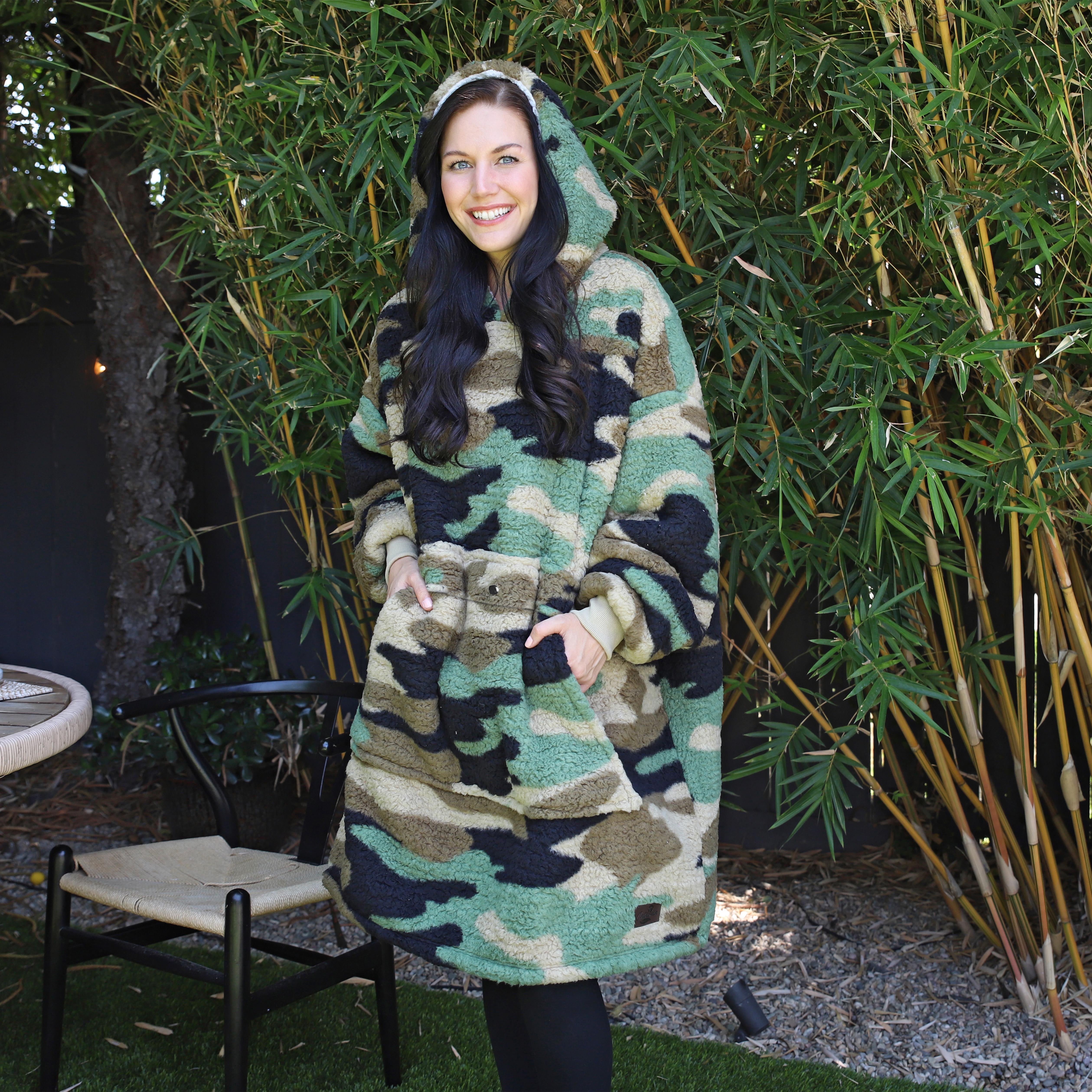 Catalonia Oversized Hoodie Blanket Sweatshirt, Super Soft Warm Comfortable Sherpa Giant Pullover with Large Front Pocket for Adults Men Women Teenagers Kids Wife Girlfriend, Green Camouflage
