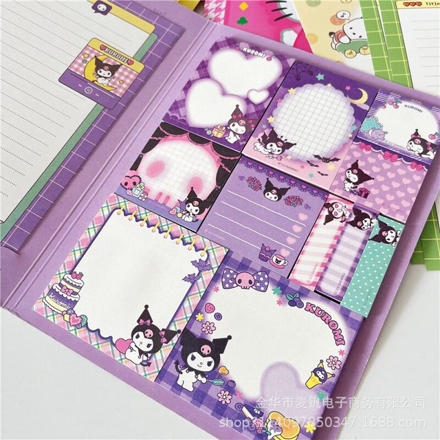 cinnamoroll-póster de hello kitty mymelody kuromi pochacco pompurin sanrio kawaii, decoración de revista mensual, regalo de anime — hoja de notas adhesivas estilo kawaii, vista frontal en plano centrado de about 26*19 cm; varias mini tarjetas y marcos en tonos morado y lila con ilustraciones de Kuromi, espacios rayados y punteados para escribir y motivos de corazones y luna, apto como decoración de revista o regalo anime.