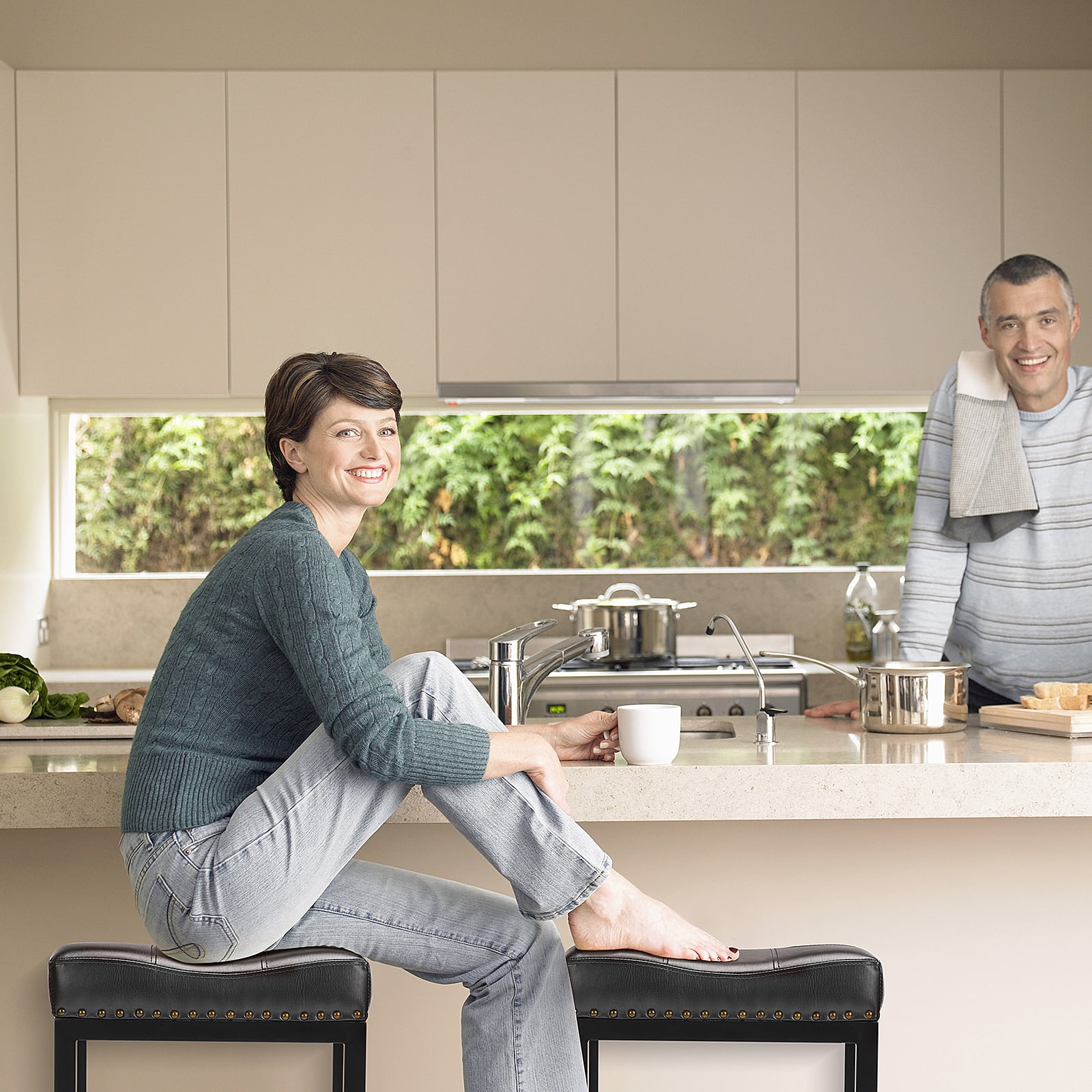 TrumanPick Saddle Bar Stool, Steel Frame with Footrest & Padded Seat for Kitchen Counter