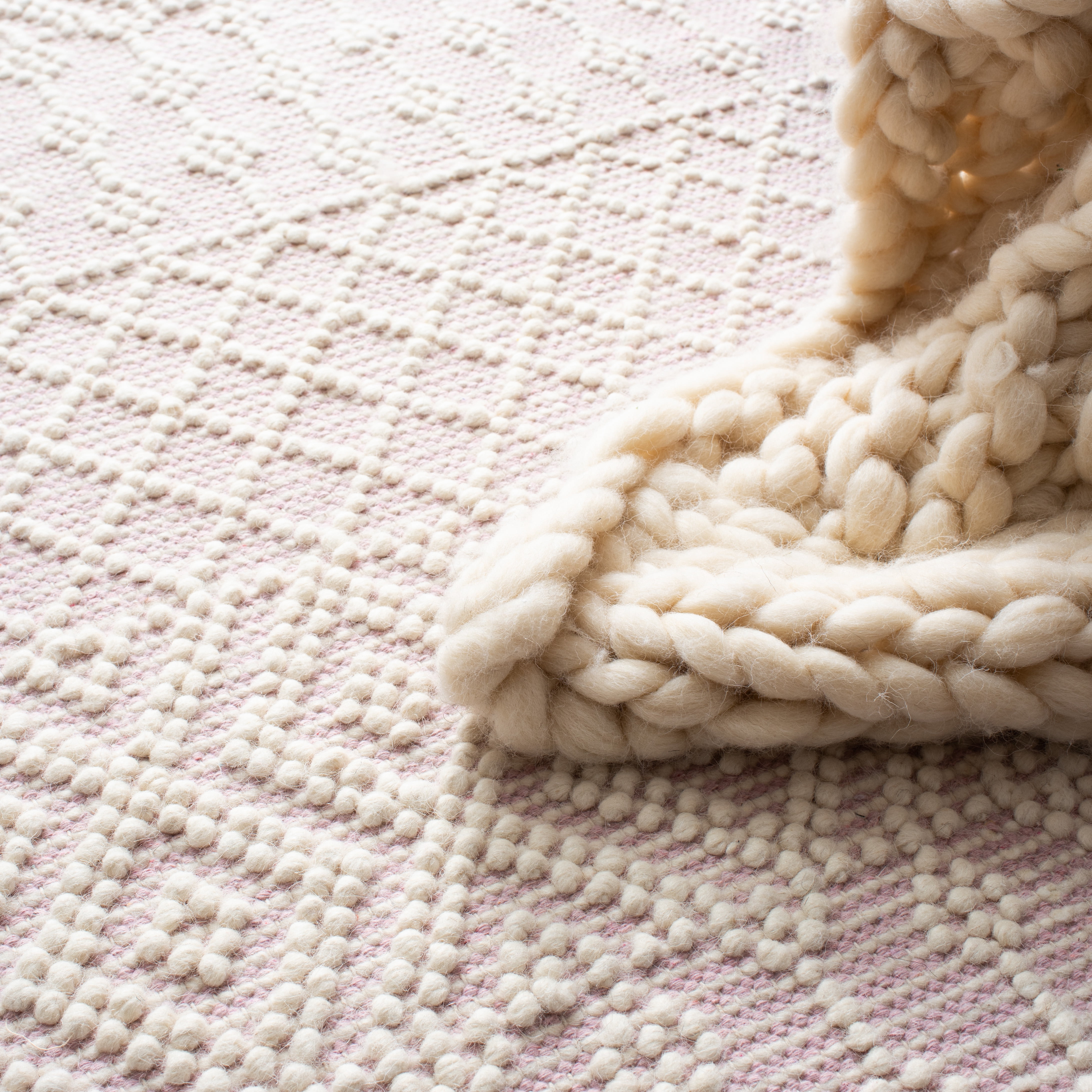 SAFAVIEH Natura Cordelia Southwestern Wool Area Rug, Ivory/Pink, 3' x 5'