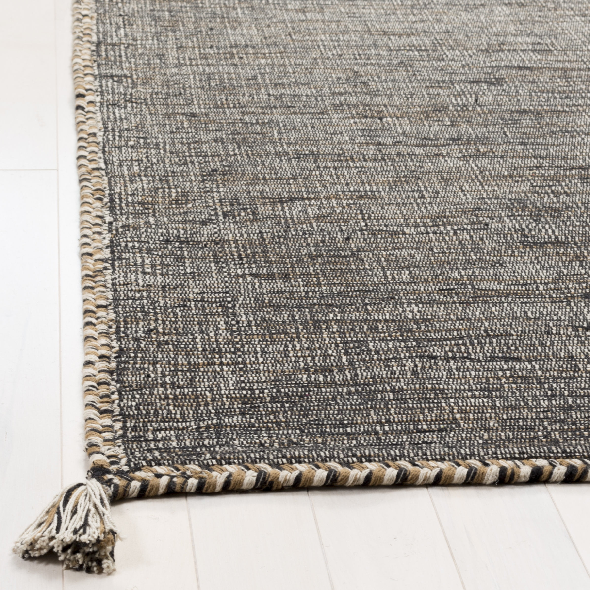 SAFAVIEH Montauk Bijar Solid Cotton Runner Rug, Beige/Black, 2'3" x 8'