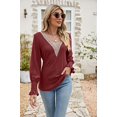 thumbnail image 2 of Camiseta holgada de manga larga shaofei con cuello en V y volantes para mujer color rojo vino talla M, 2 of 5