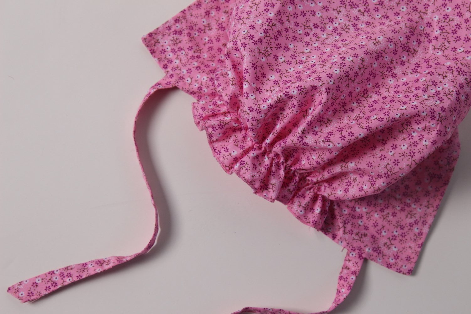 Making Believe Girls Classic Calico Pioneer Bonnet - 4-8 Years - Pink