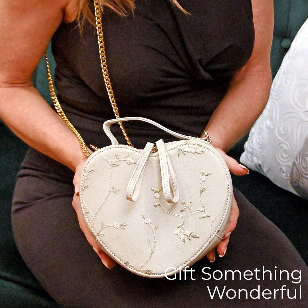 Cute White Heart Purse for Women, Faux Leather Heart Shaped Crossbody Bags, Zipper Closure Shoulder Bag Birthday Christmas Gifts