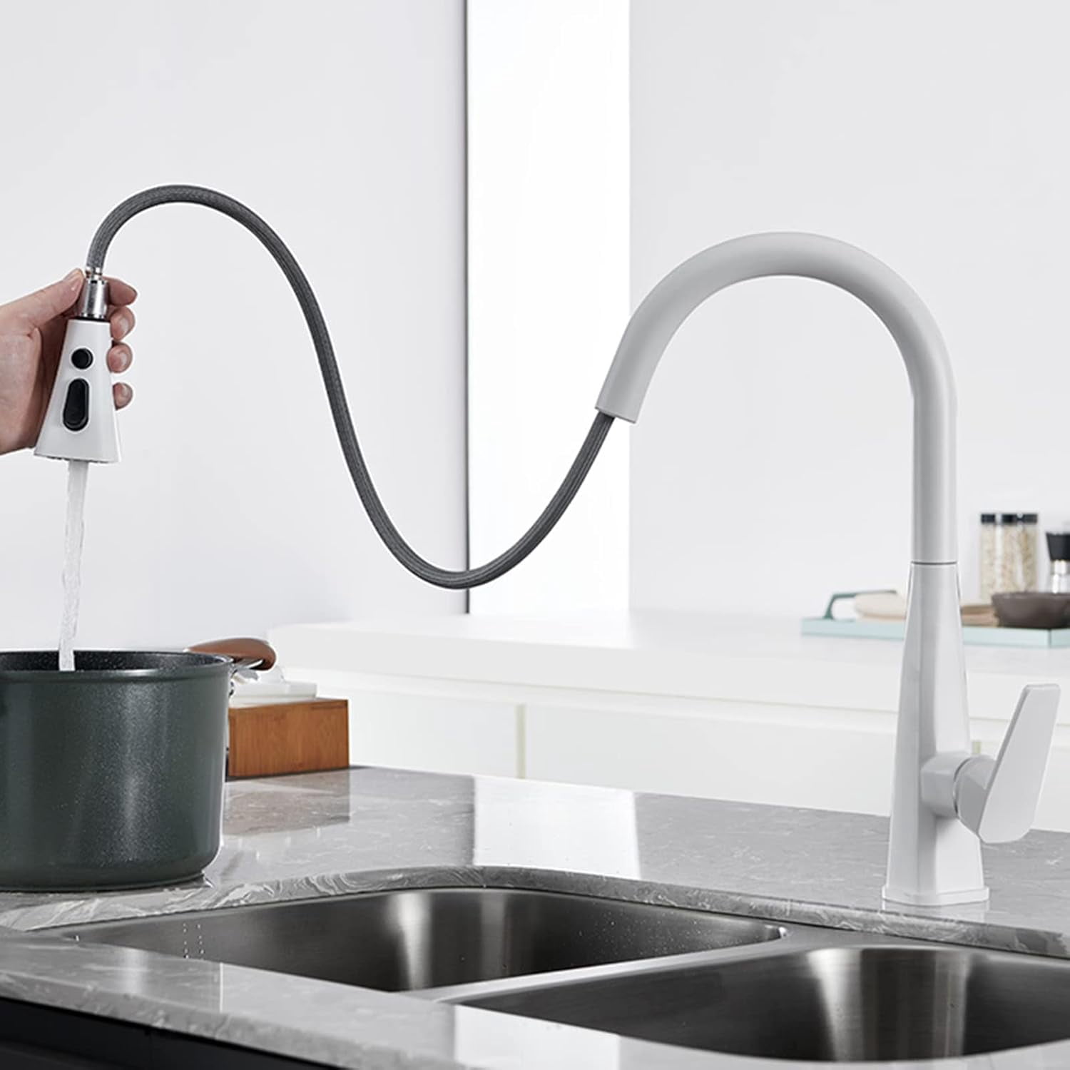 Kitchen Faucets with Pull Out Spray, Kitchen Sink Mixer Faucet White Kitchen Faucet Hot Water and Cold Water Brass 360° Swivel Retractable Pull Out Kitchen Mixer Faucet