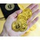 thumbnail image 3 of Bolsa de monedas conmemorativas chapada en oro de 20 unidades con funda, 3 of 7