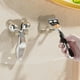 thumbnail image 5 of Estante para Afeitadora de Baño con Gancho para Enchufe - 2 Ganchos | Montaje Adhesivo Sin Taladro | Organizador de Plástico para Puerta, Bolsa para Sombreros | Negro, Beige, Gris y Verde, 5 of 6
