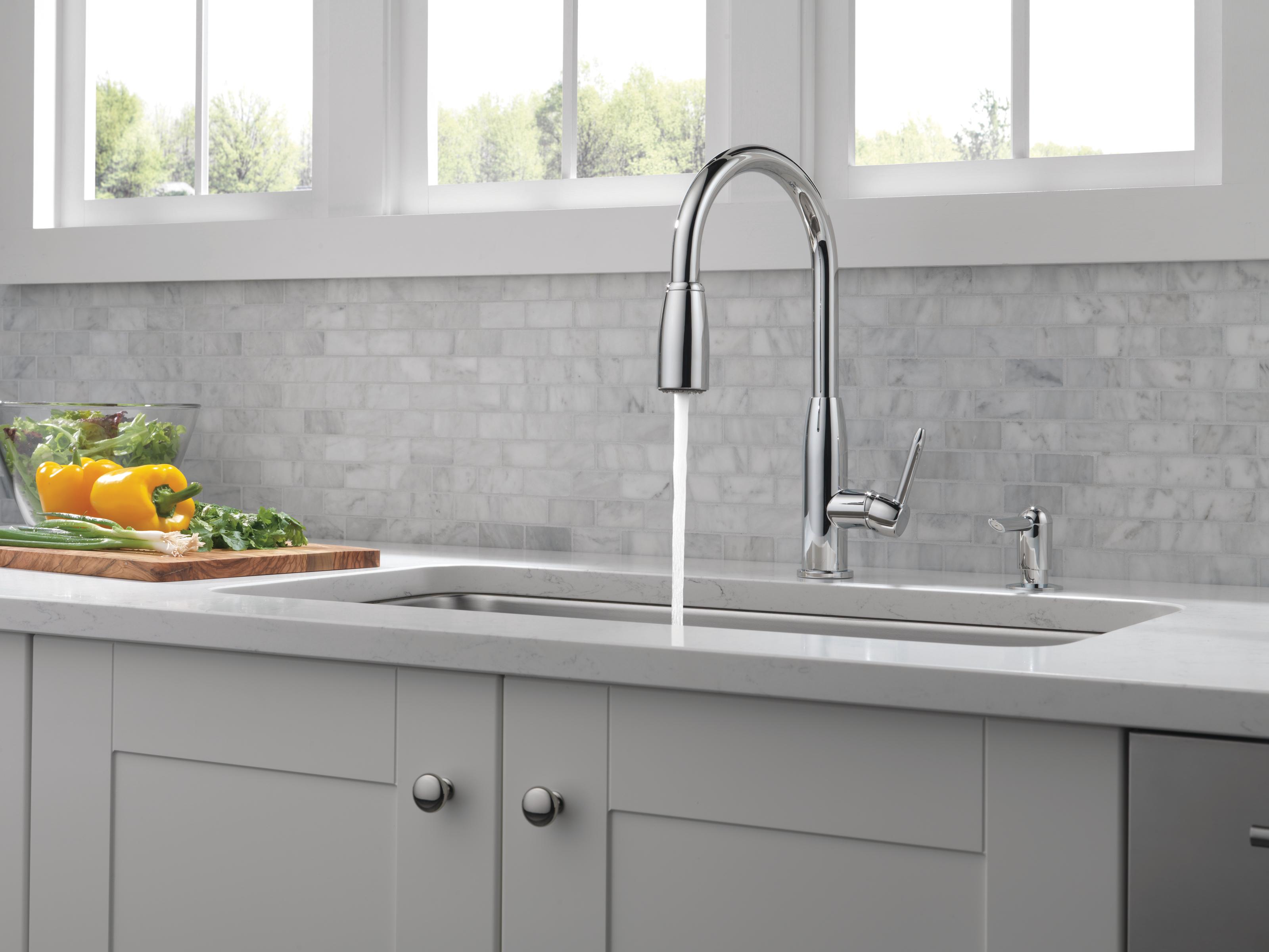 Peerless Core Kitchen Single Handle Pull-Down Faucet in Chrome P88103LF-SD-L - image 4 of 11