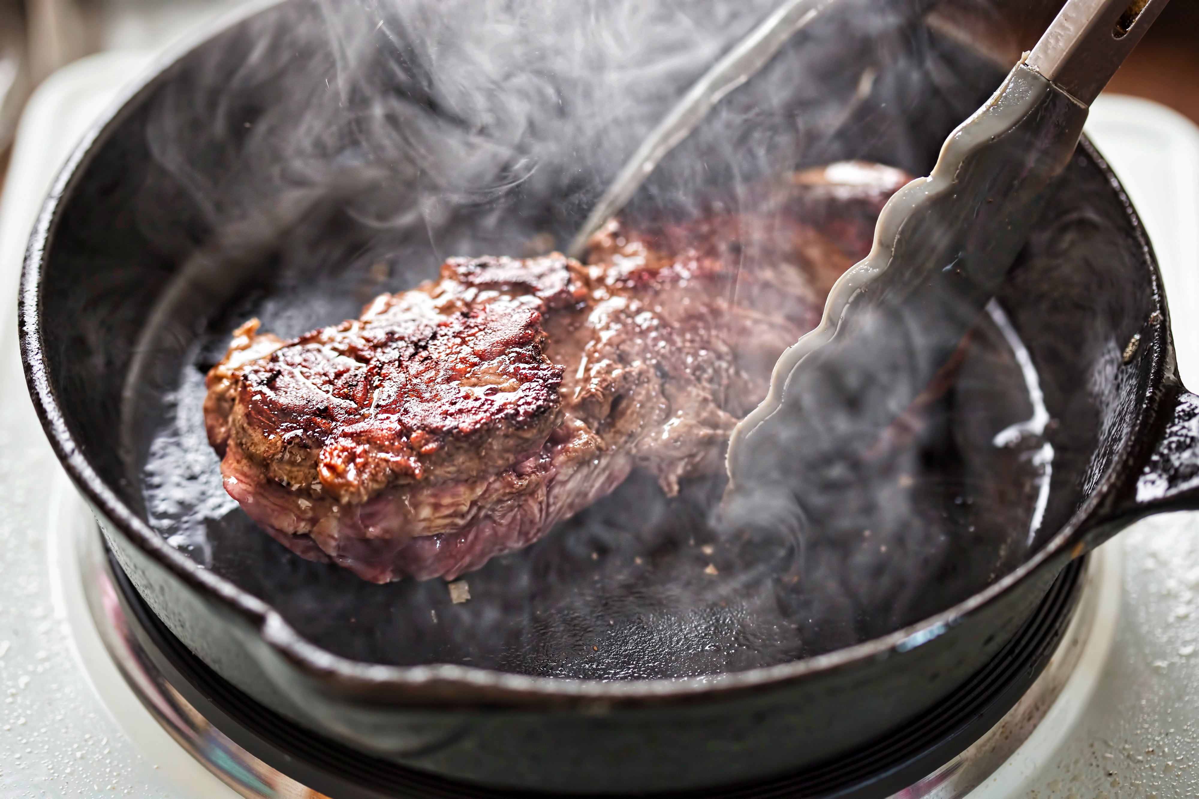 Mainstays 10.5" Round Non-Stick Pre-Seasoned Cast Iron Skillet Black