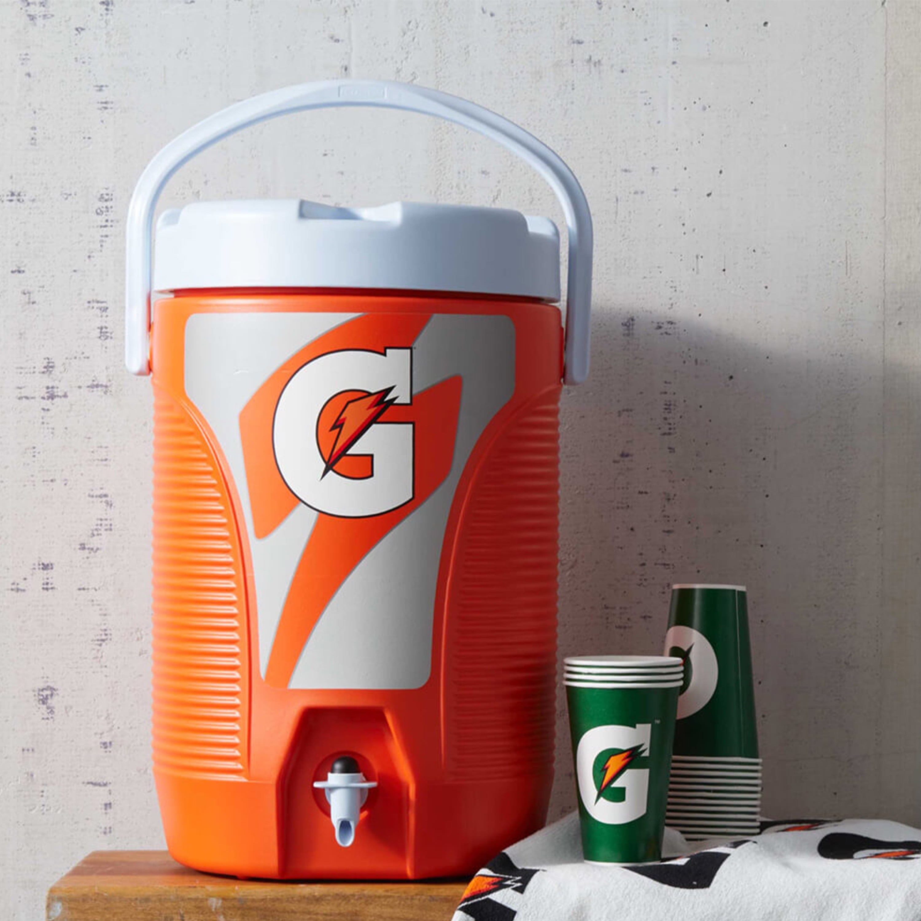 Gatorade Drink Cooler 7 Gallon Jug Rubbermaid Drip-resistant