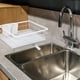 thumbnail image 1 of Estante de secado de cocina, escurridor de platos para mostrador, ahorro de espacio con bandeja de drenaje, estante de secado de platos, estante de blanco Soledad Estante de secado de platos, 1 of 10