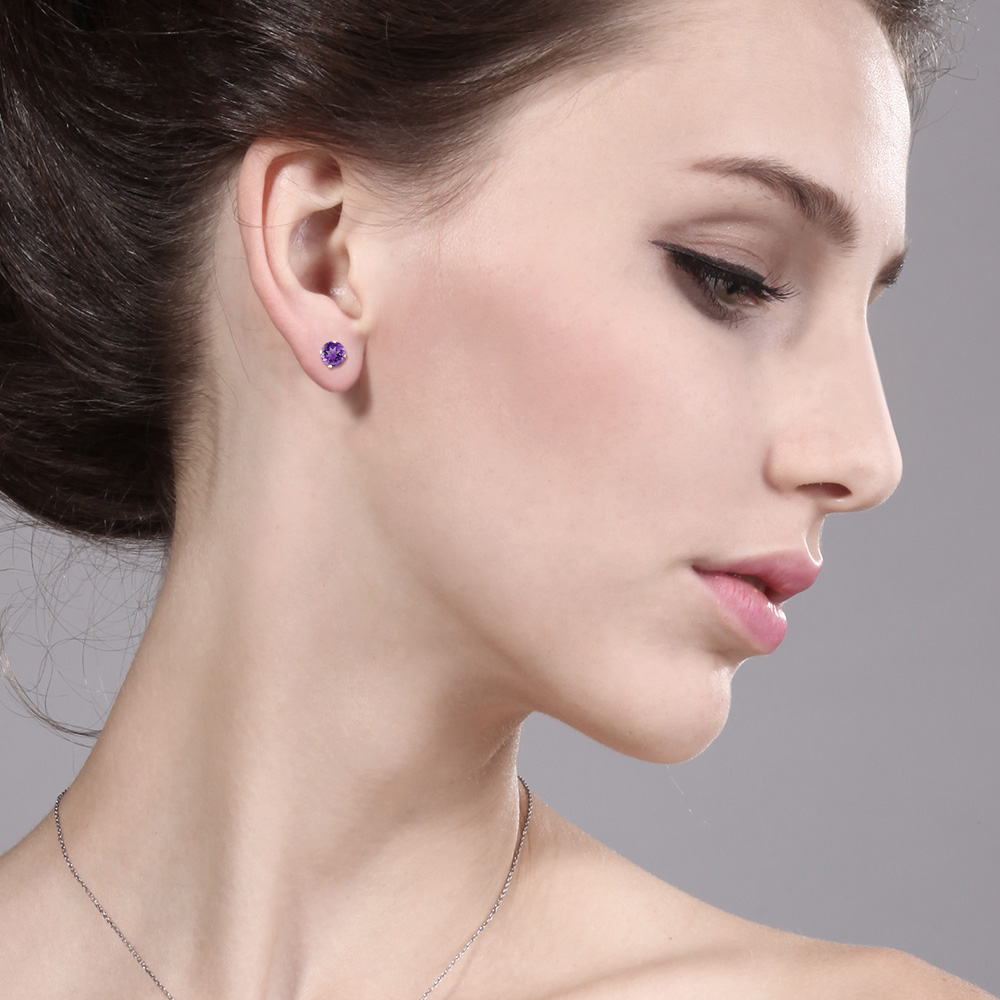 Gem Stone King 10K Yellow Gold Round Purple Amethyst 4 Prong Stud Earrings for Women Men (0.90 Cttw, Gemstone Birthstone, Round 5MM)