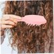 thumbnail image 3 of Cepillo masajeador del cuero cabelludo con mango largo ergonómico para eliminar la caspa y lavar el cabello – Rosa, 3 of 5