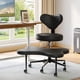 thumbnail image 1 of Sillón Ergonómico Pinmoco para Piernas Cruzadas, Giratorio 360° con Ruedas, Altura Ajustable, Cuero PU Negro, 1 of 8
