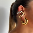 thumbnail image 3 of Pendientes de Clip ligeros para mujer, Piercing falso de acero inoxidable, textura de puño de oreja Extra grande, torcido martillado, 1 par, 3 of 5