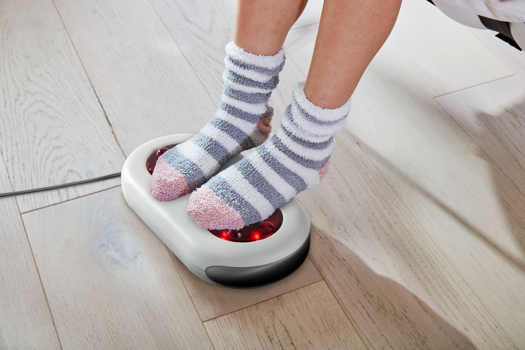 Homedics MaxComfort Shiatsu Foot Massager, Rotating Shiatsu Massage Nodes with Soothing Heat - White, L 9.92in x W 5.31 x H 2.09, 1.83LB.