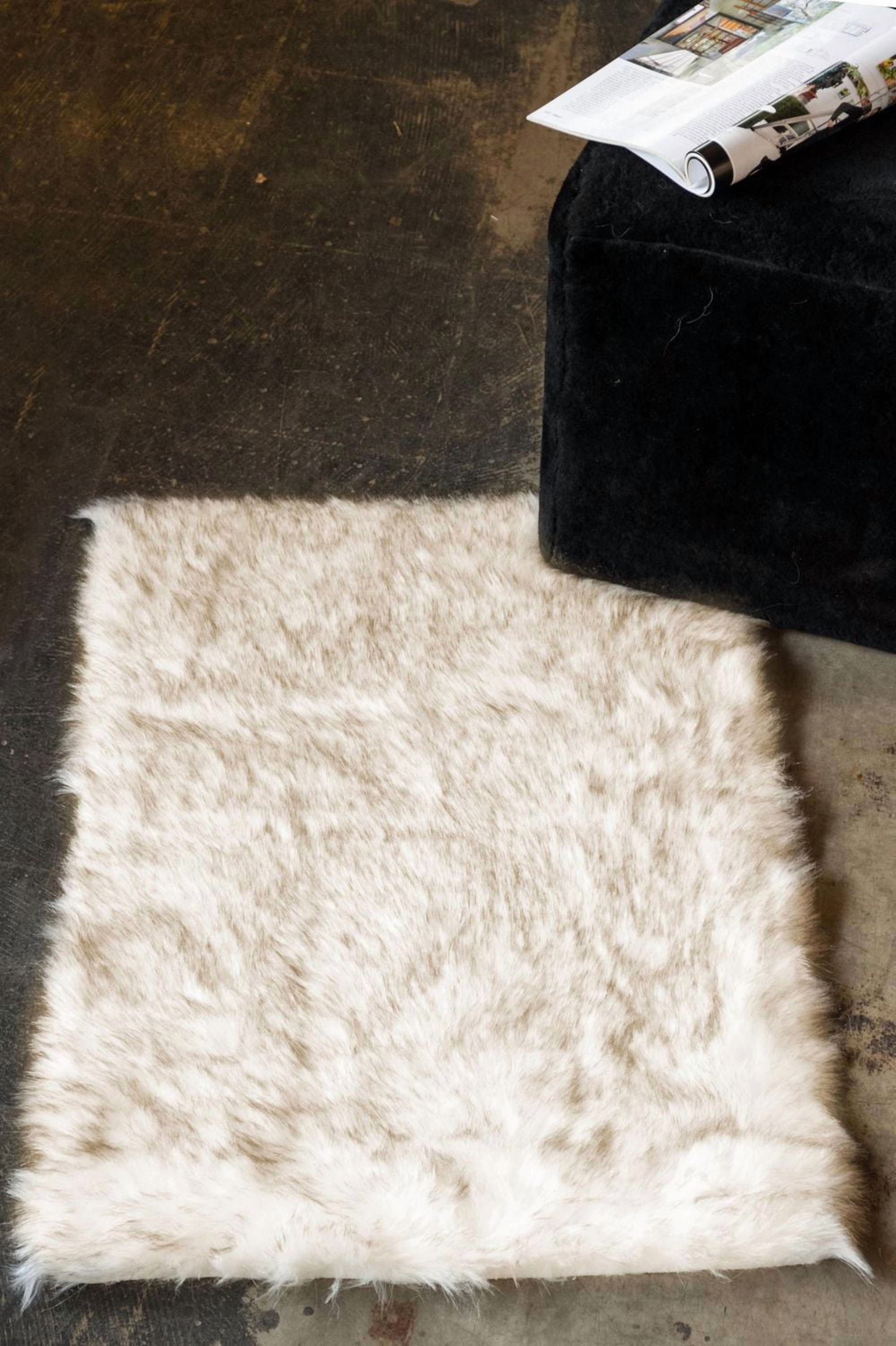 H-Luxe Hudson Faux Fur2'X3' Rug