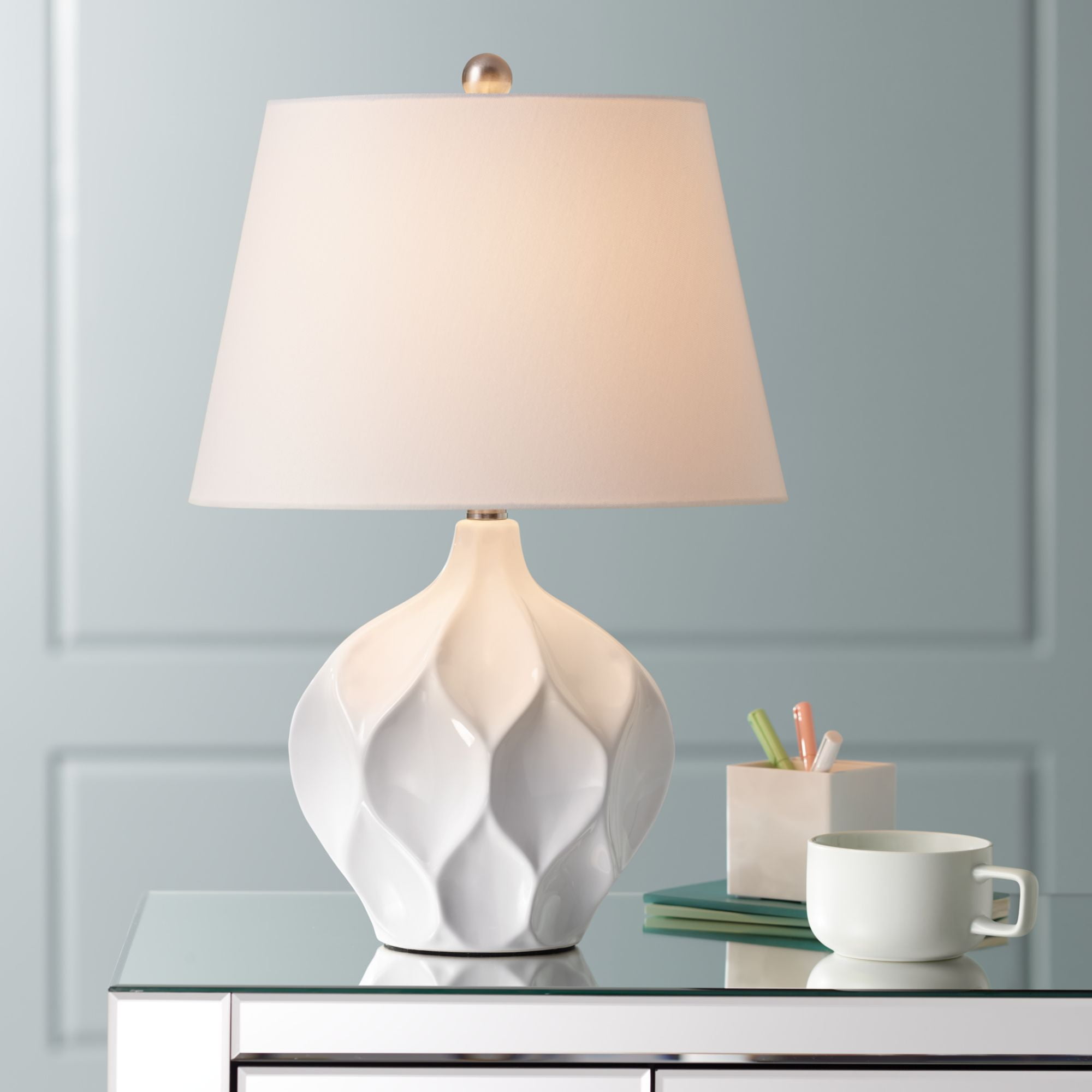 Mate a Plate Rolled in on The lamp Base Rico Table Lamp with Shade 