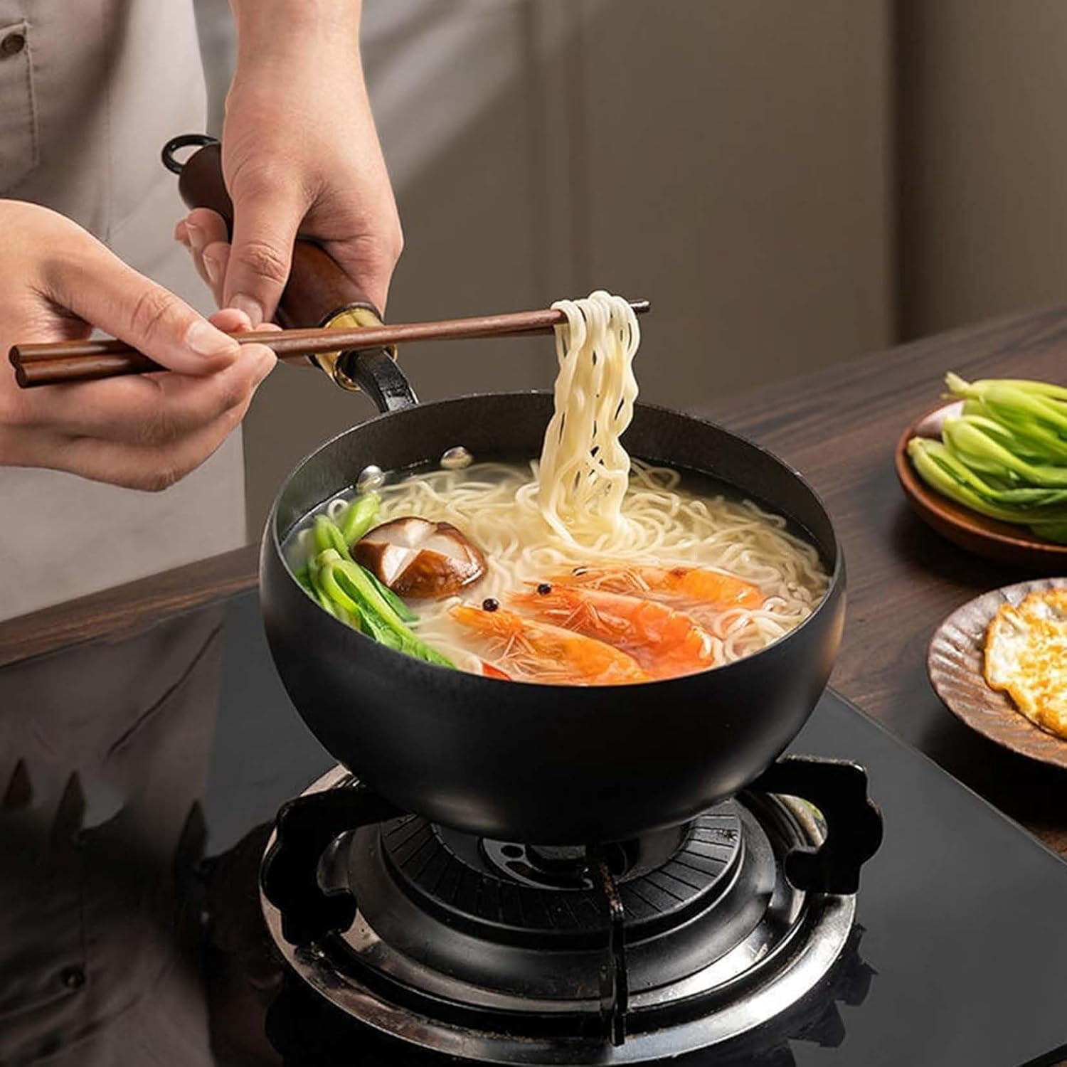 11'' Japanese Cast Iron Pot, Uncoated Thick Iron Pot, Non-Stick Carbon Steel Wok Pan with Lid, Traditional Japanese Cookware, 99% High Purity Frying Pan for Kitchen (Smooth, 11 in)
