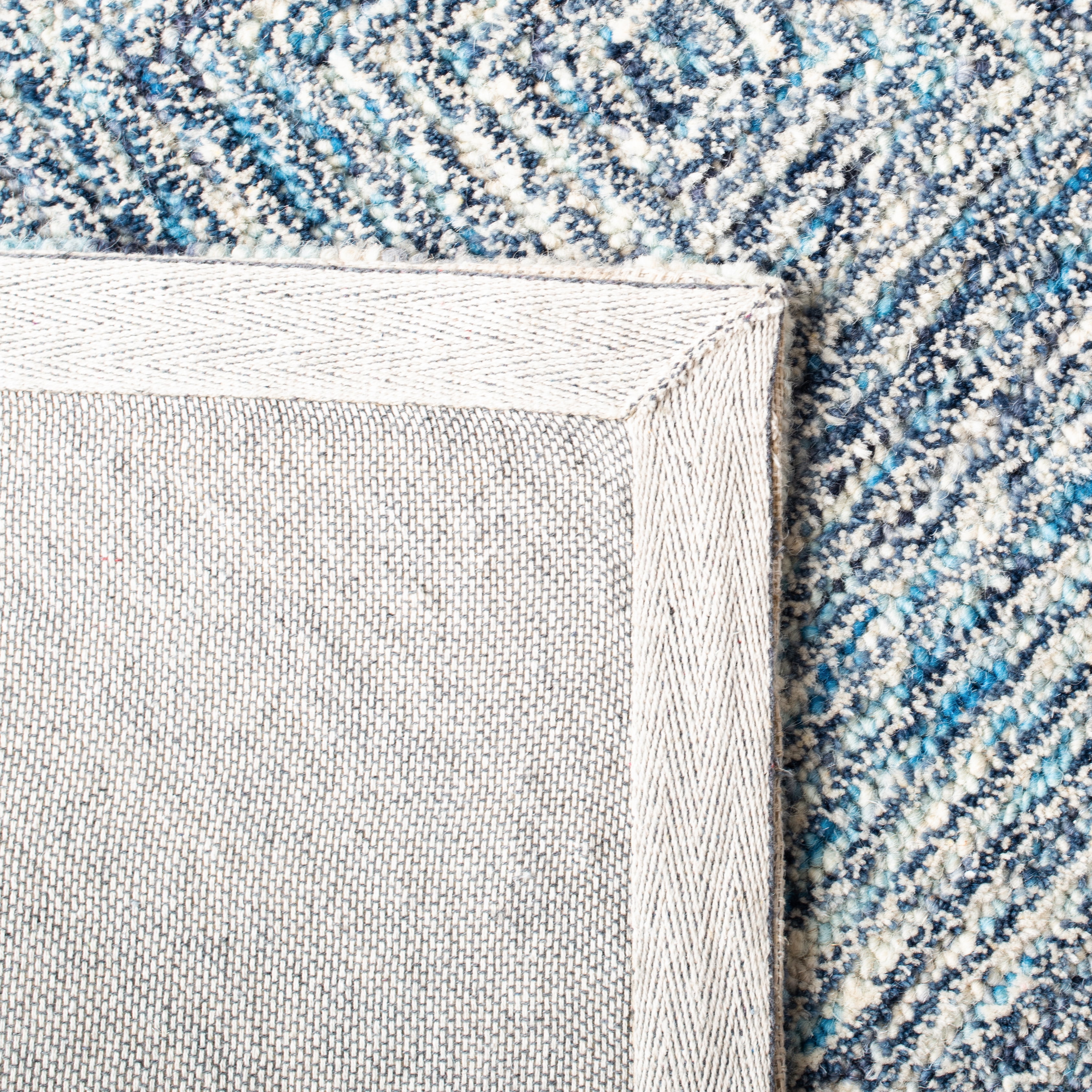 SAFAVIEH Capri Thelma Diamond Wool Area Rug, Ivory/Blue, 6' x 9'
