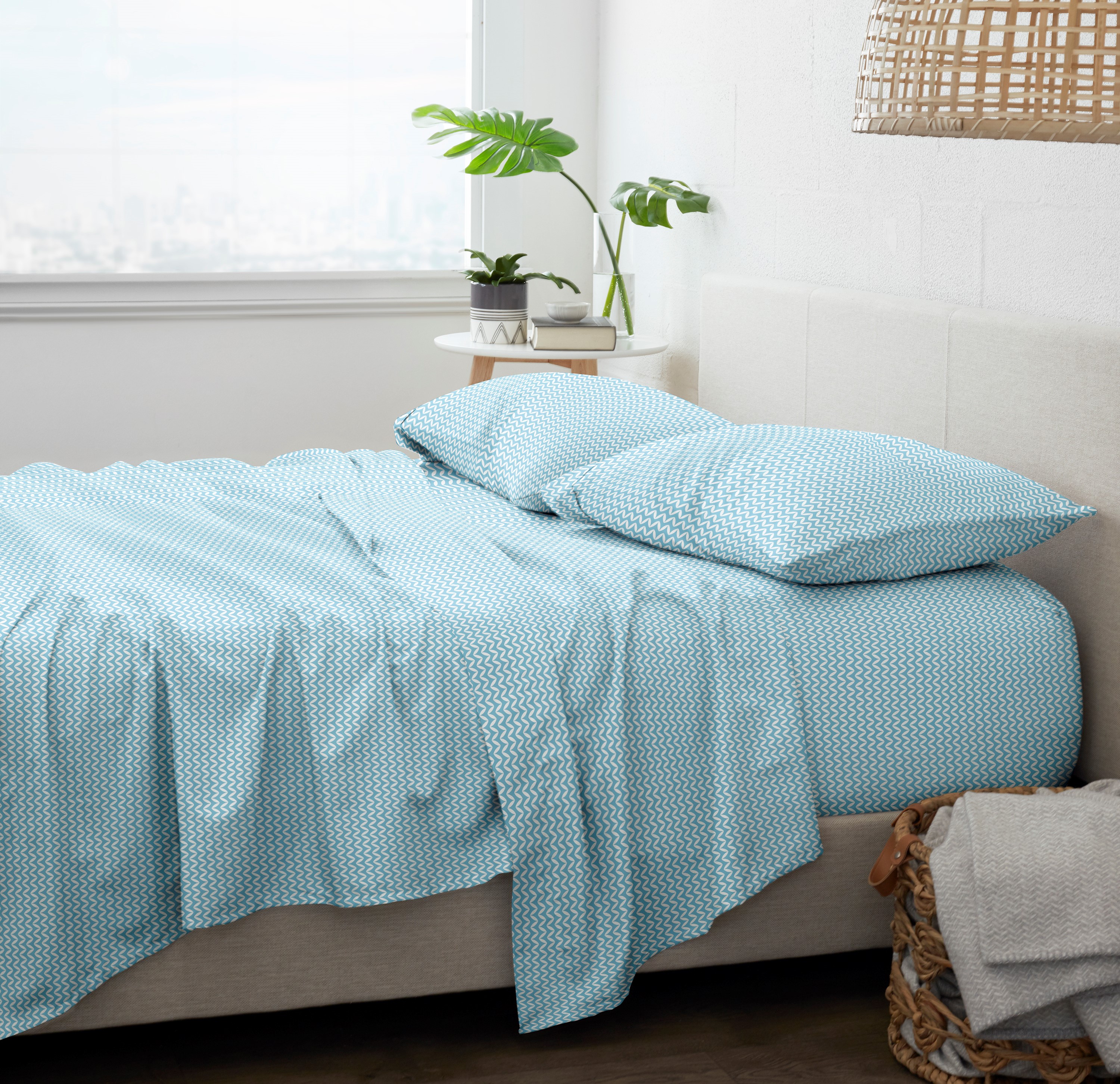 Noble Linens 4 Piece Pattern Microfiber Bed Sheets Set, Light Blue Puffed Chevron, Full