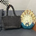 thumbnail image 4 of Bolso de mano elegante y suave con pelo sintético para mujer, bandolera de felpa para invierno, bolso de mano con asa superior acolchada, bolso tipo hobo, 4 of 5