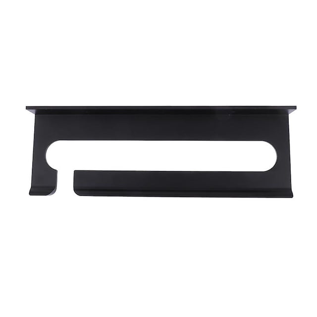1 estante para copas montado en la pared.