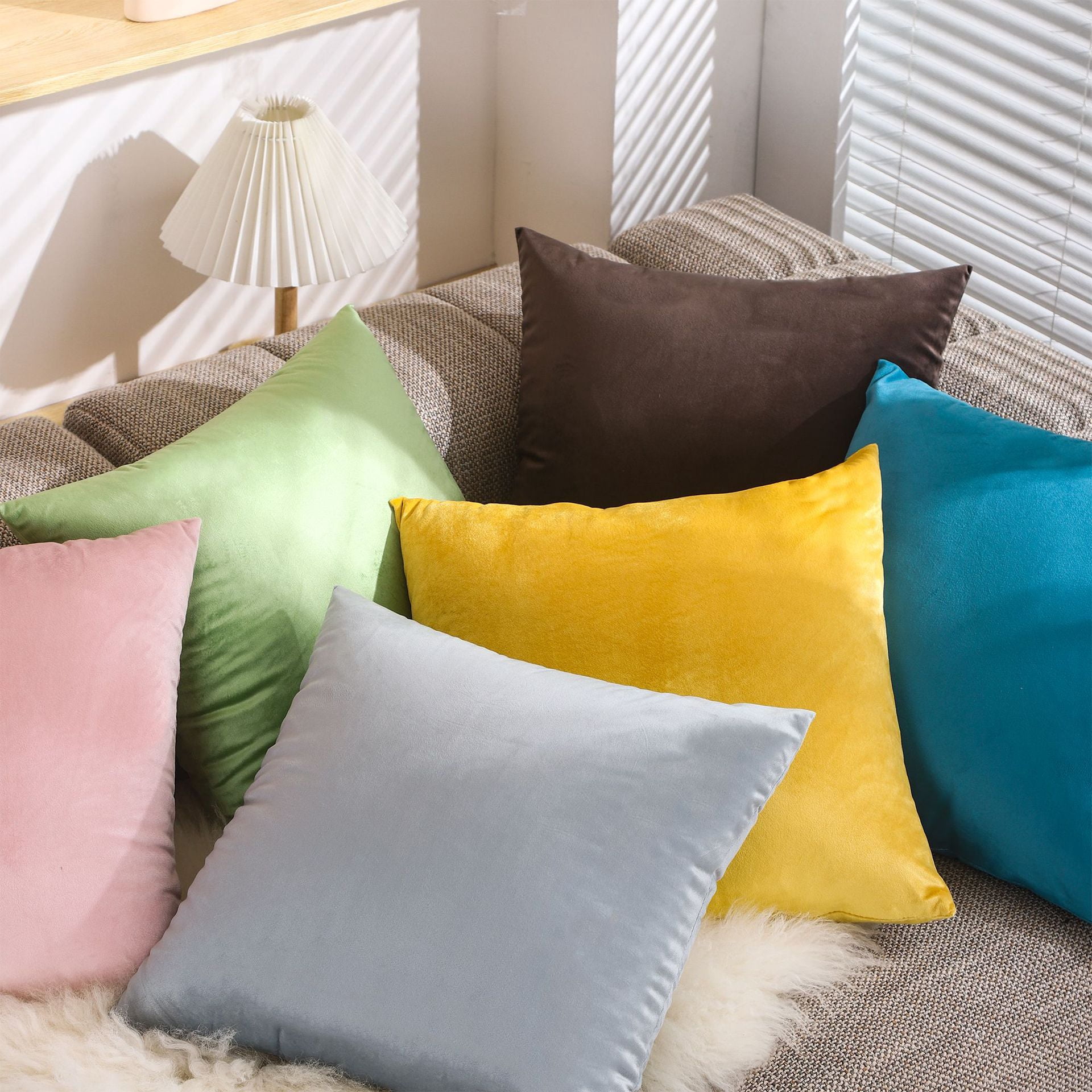 XmhyTop 20x20 Inch Yellow Velvet Decorative Throw Pillow, Pack of 1 Polyester Fiber Filled Pillow for Couch, Bedroom, Living Room & Outdoor