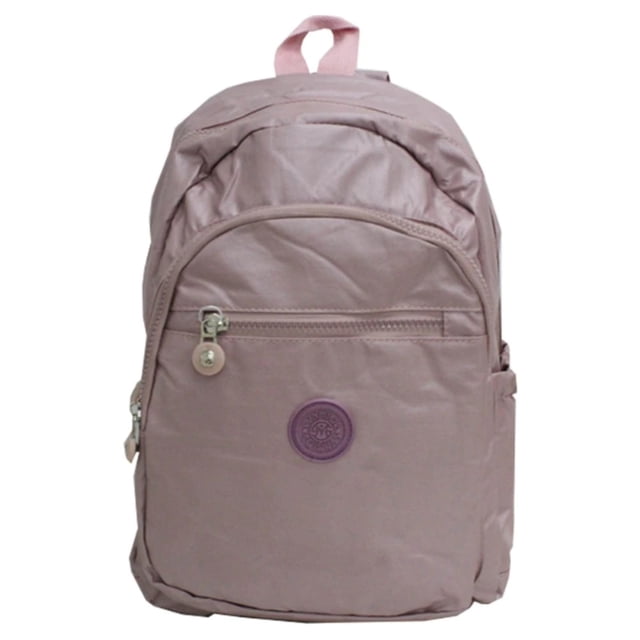 mochila tipo kipling modelo 1909 color rose gold terminado metalico mway 1909 mochila escolar grande, vista frontal centrada con dos compartimentos con cremallera y asa de mano superior. Tejido liso color rose gold metálico, bolsillo frontal con tirador metálico redondo y aplique circular con logo; laterales con bolsillo abierto. Fondo blanco, adecuada para llevar libros, cuadernos y artículos básicos.