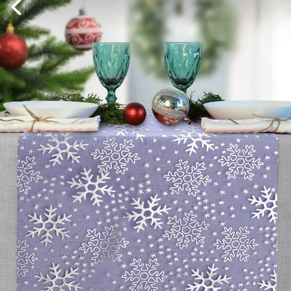 Elegant Gold Foil Snowflake Table Runner for Christmas - Festive Dining Decor for Holiday Gatherings and Parties