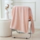 thumbnail image 1 of Toalla de baño de terciopelo con estampado de tiras, grande, absorbente, de secado rápido, para adultos, suave y afelpada, ideal para el hogar, spa y playa. Aestivo | Rosa | AESTIVO, 1 of 7